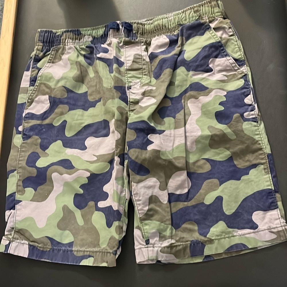 Lands End boys 14/16 husky elastic waist camo shorts